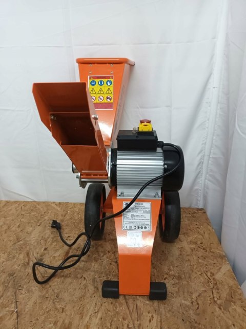 Forest Master FM4DDE Kompaktowy elektryczny rębak do drewna Forest Master FM4DDE Kompaktowy elektryczny rębak do drewna