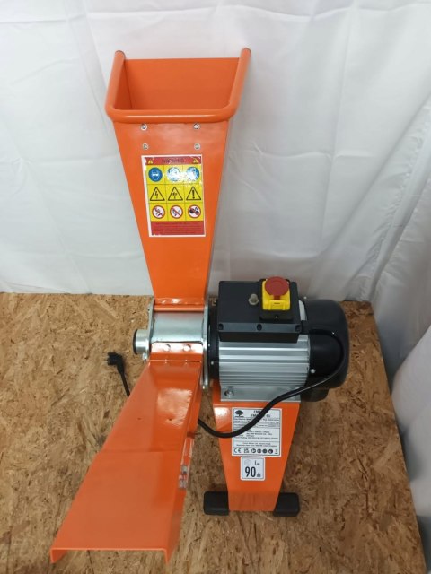 Forest Master FM4DDE Kompaktowy elektryczny rębak do drewna Forest Master FM4DDE Kompaktowy elektryczny rębak do drewna