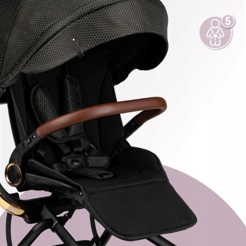 Wózek MoMi ADELLE od 6 miesiąca życia (do 22 kg) z siedziskiem 360° Wózek MoMi ADELLE od 6 miesiąca życia (do 22 kg) z siedziskiem 360°