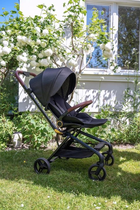 Wózek MoMi ADELLE od 6 miesiąca życia (do 22 kg) z siedziskiem 360° Wózek MoMi ADELLE od 6 miesiąca życia (do 22 kg) z siedziskiem 360°