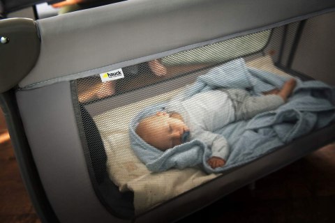 HAUCK Łóżeczko turystyczne Dream N Play Plus Grey HAUCK Łóżeczko turystyczne Dream N Play Plus Grey