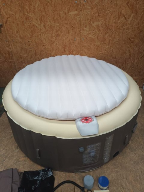 Basen z hydromasażem Spa nadmuchiwany okrągły EASE.ZONE 800 l Basen z hydromasażem Spa nadmuchiwany okrągły EASE.ZONE 800 l