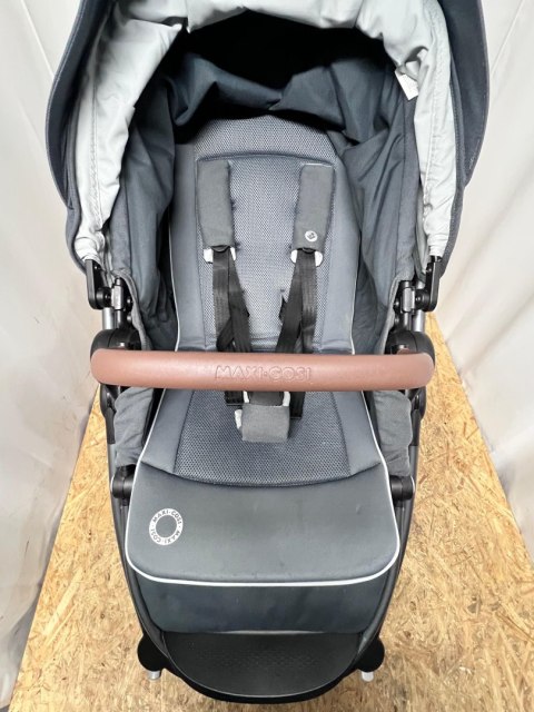 WÓZEK MAXI-COSI ADORRA 2 Essential Graphite WÓZEK MAXI-COSI ADORRA 2 Essential Graphite