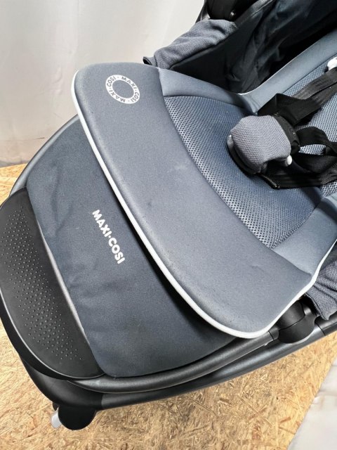 WÓZEK MAXI-COSI ADORRA 2 Essential Graphite WÓZEK MAXI-COSI ADORRA 2 Essential Graphite