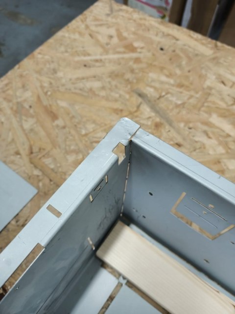Resi9 skrzynka montażowa do zabudowy 2 x 13 modułów Resi9 skrzynka montażowa do zabudowy 2 x 13 modułów