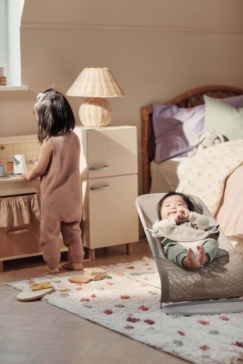 BABYBJORN - leżaczek SOFT MESH - Szary Beż/Biały