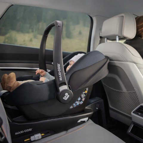 Maxi-Cosi fotelik CabrioFix i-Size 0-12kg Essential Black Maxi-Cosi fotelik CabrioFix i-Size 0-12kg Essential Black