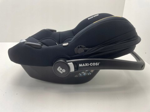 Maxi-Cosi fotelik CabrioFix i-Size 0-12kg Essential Black Maxi-Cosi fotelik CabrioFix i-Size 0-12kg Essential Black