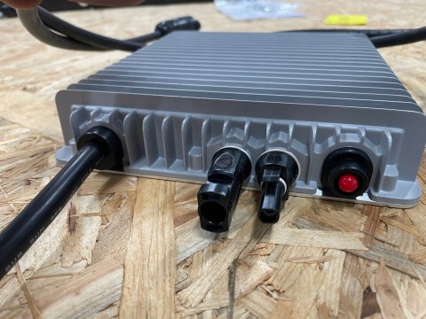 Mikroinwerter fotowoltaiczny Deye SUN600G3-EU-230 800W Mikroinwerter fotowoltaiczny Deye SUN600G3-EU-230 800W