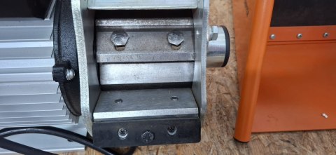 Forest Master FM4DDE Kompaktowy elektryczny rębak do drewna Forest Master FM4DDE Kompaktowy elektryczny rębak do drewna