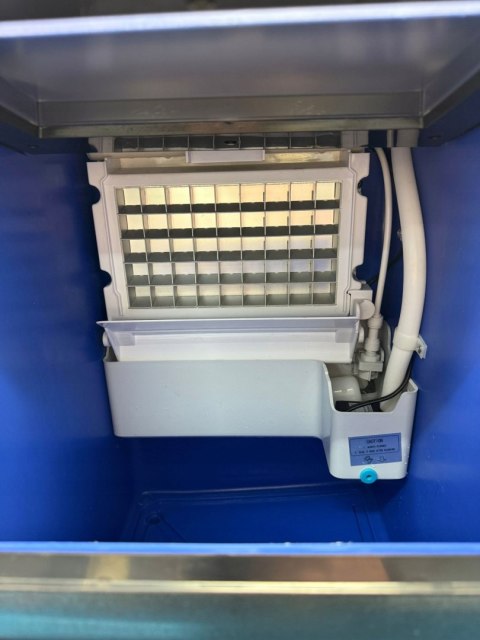 Kostkarka do lodu Vevor BY-90PF srebrny 35 kg/24h