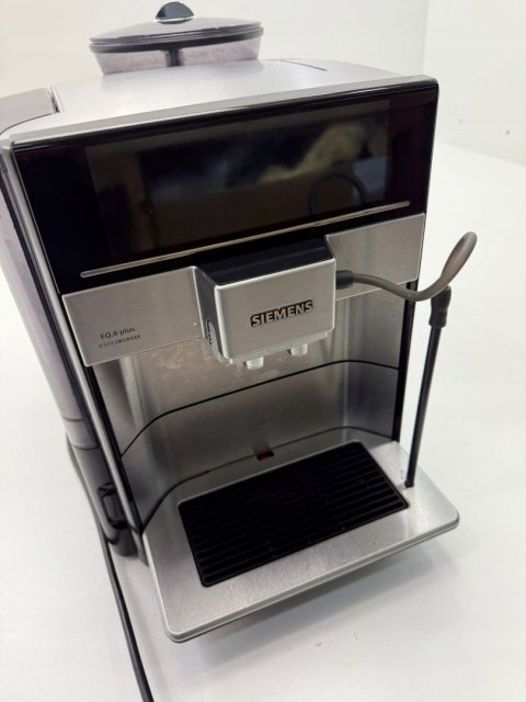 Automatyczny ekspres ciśnieniowy Siemens EQ.6 plus 1500 W srebrny/szary