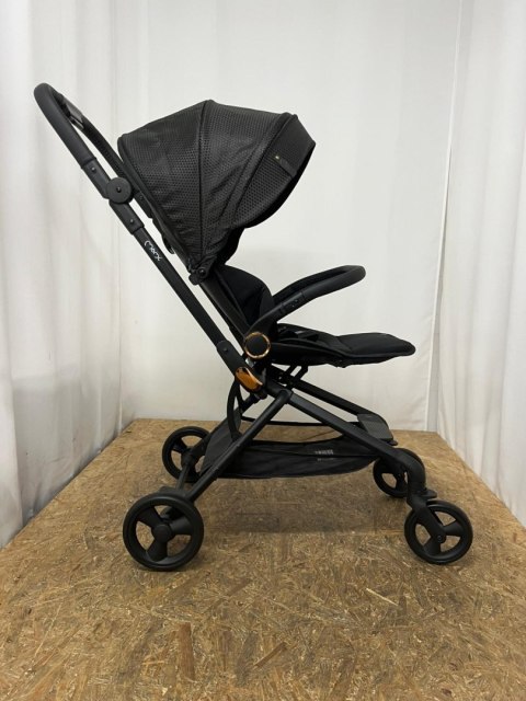 Wózek MoMi ADELLE od 6 miesiąca życia (do 22 kg) z siedziskiem 360°