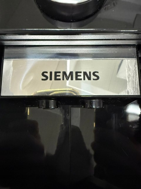 Automatyczny ekspres ciśnieniowy Siemens EQ.9 PLUS EXTRAKLASSE 1500 W