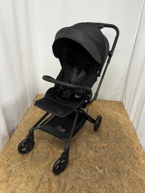 Wózek MoMi ADELLE od 6 miesiąca życia (do 22 kg) z siedziskiem 360°