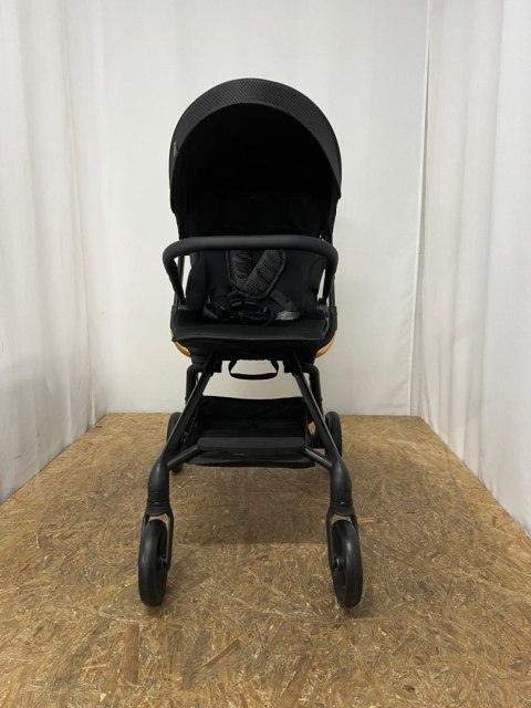 Wózek MoMi ADELLE od 6 miesiąca życia (do 22 kg) z siedziskiem 360°