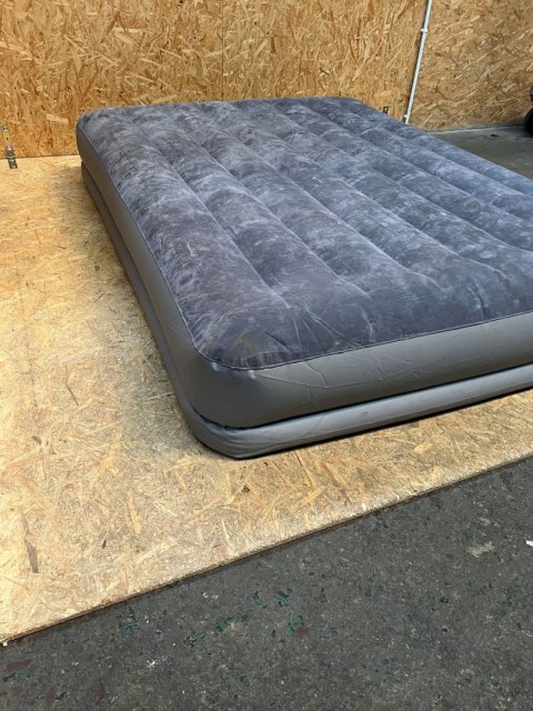 Materac dwuosobowy Intex z pompką FastFill