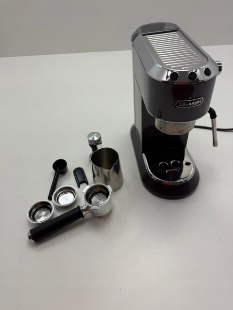 Kolbowy ekspres ciśnieniowy De'Longhi EC885.GY 1300 W srebrny/szary