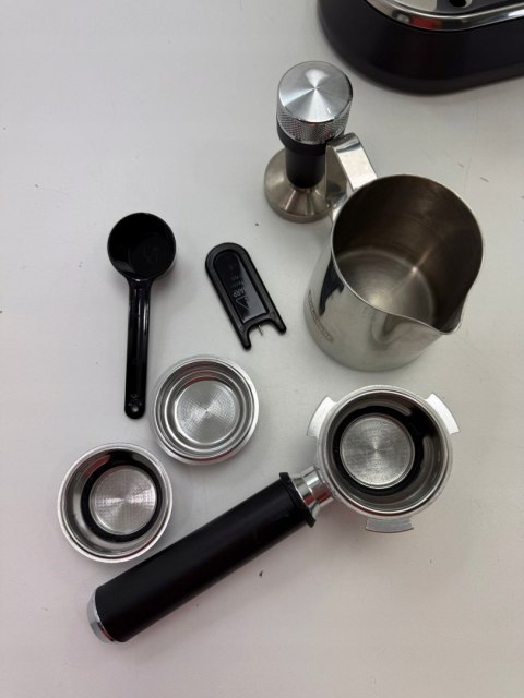 Kolbowy ekspres ciśnieniowy De'Longhi EC885.GY 1300 W srebrny/szary