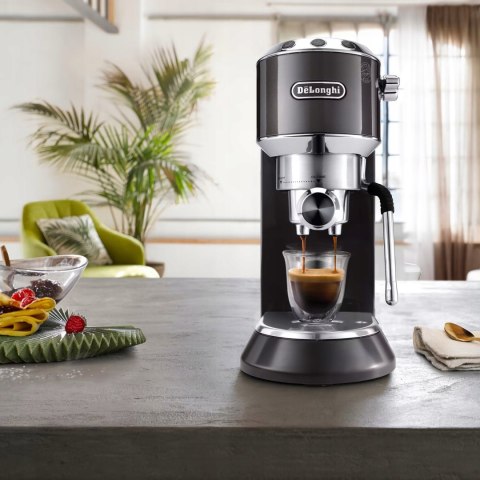 Kolbowy ekspres ciśnieniowy De'Longhi EC885.GY 1300 W srebrny/szary