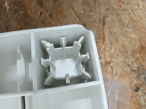 Dmora Sanremo Zestaw ogrodowy stół + 4 ławki biały tworzywo sztuczne