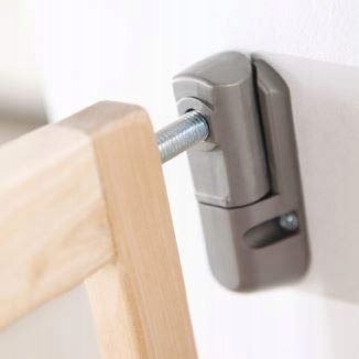 Drewniana bramka zabezpieczająca Lindam Wall Fix 63,5- 106 cm